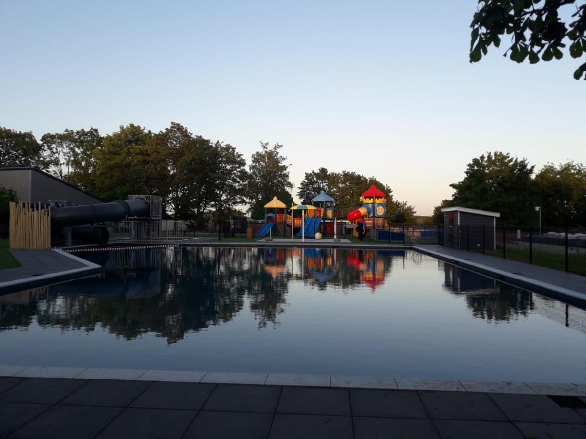 Ferienhaus / Chalet / Bungalow Am See, Holland, Niederlande, Lathum المظهر الخارجي الصورة
